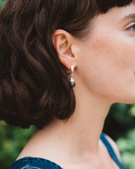 Bómù Pearl earrings