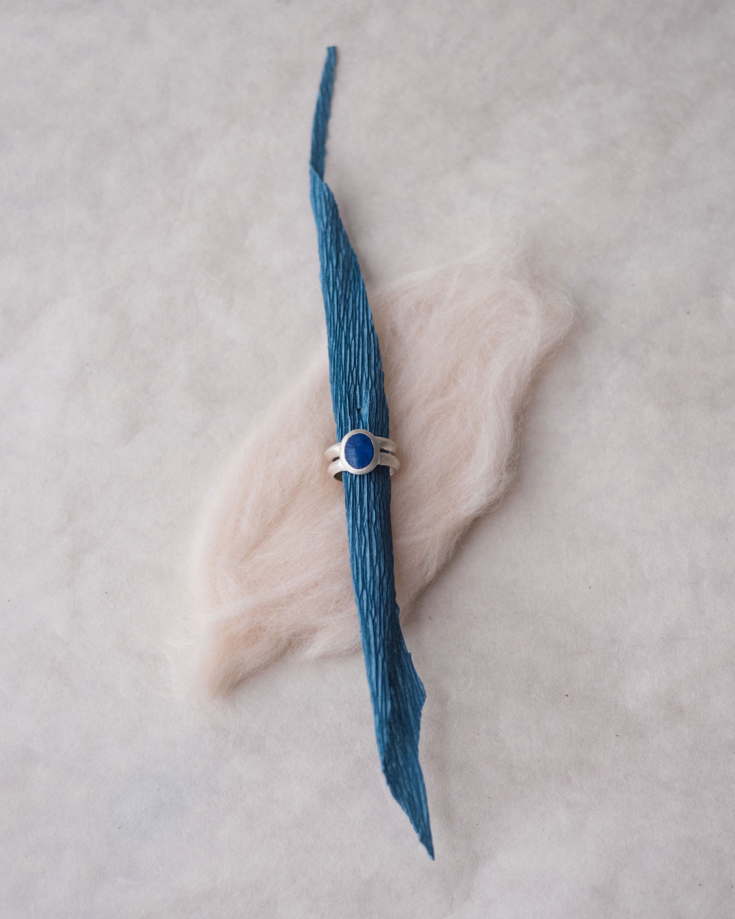Column Signet in Lapis Lazuli