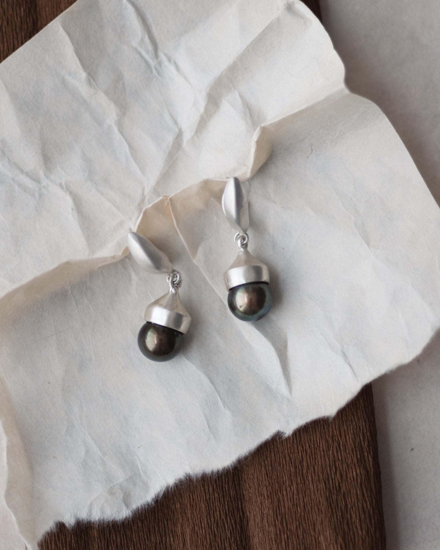 Bómù Pearl earrings