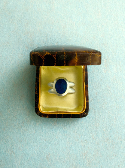 Column Signet in Lapis Lazuli