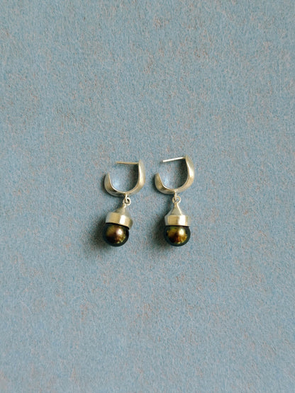 Bómù Pearl earrings