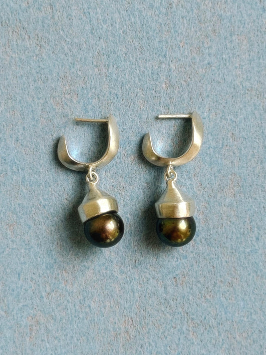 Bómù Pearl earrings
