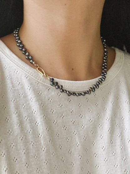 Zigzag Pearl Necklace